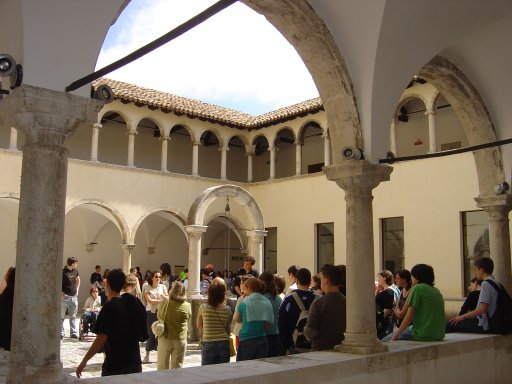 Cloître du musée
